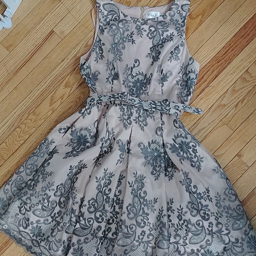 Beautiful rose and grey dress (Eliza J)